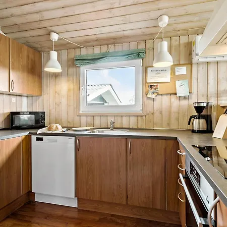 Holiday home 4 Bedroom Cozy In