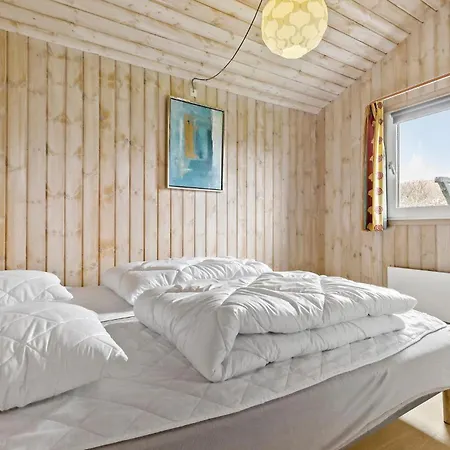 4 Bedroom Cozy In Ronde
