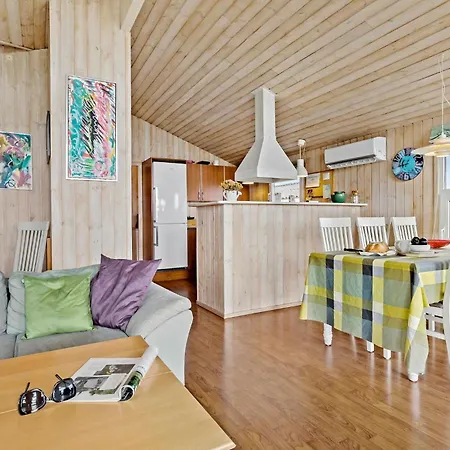 Holiday home 4 Bedroom Cozy In Ronde