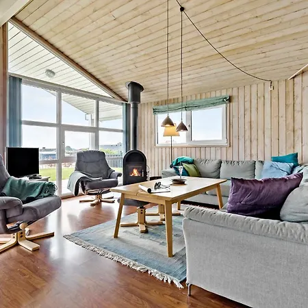 Holiday home 4 Bedroom Cozy In *