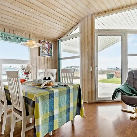 4 Bedroom Cozy In Holiday home *